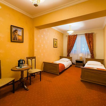 Hotel Palac Akropol Люблин Екстериор снимка