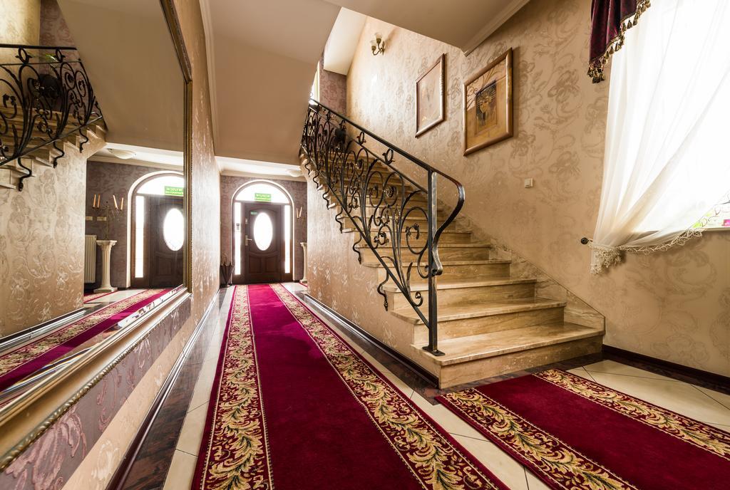 Hotel Palac Akropol Люблин Екстериор снимка