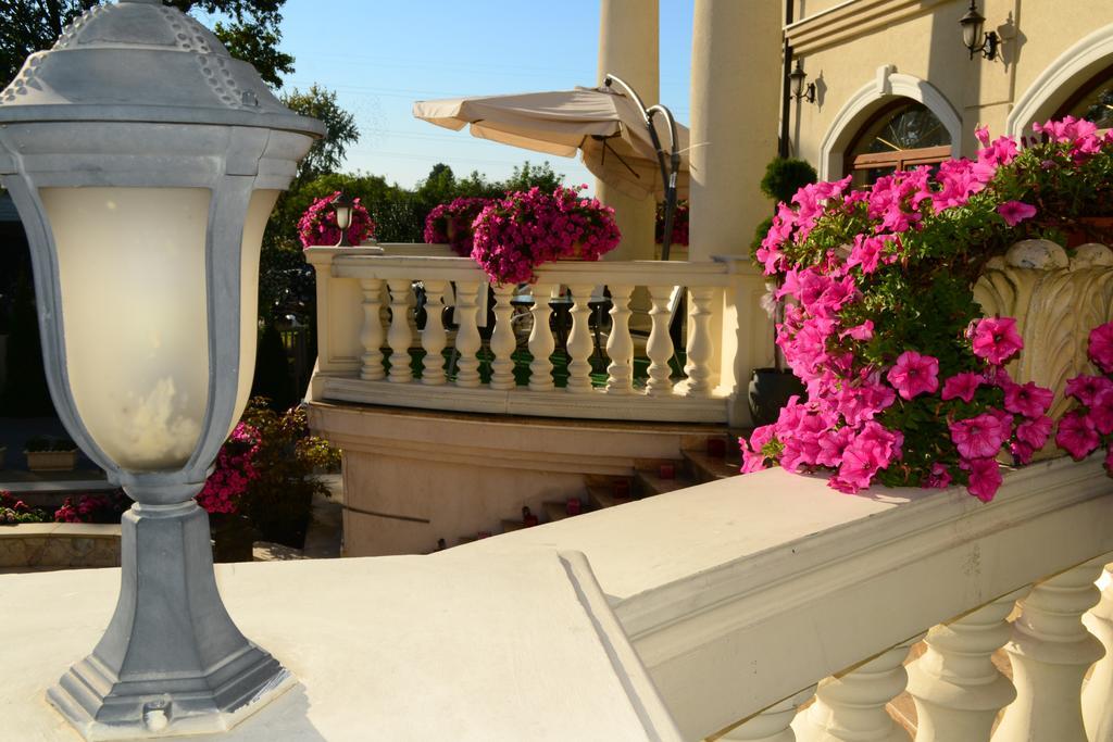 Hotel Palac Akropol Люблин Екстериор снимка