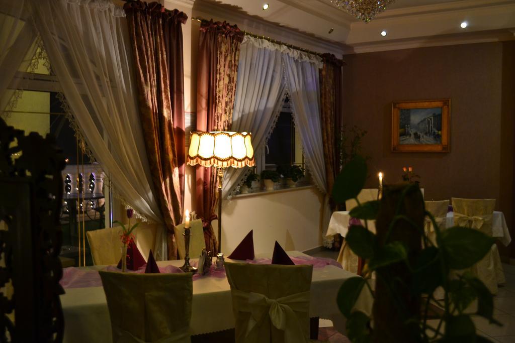 Hotel Palac Akropol Люблин Екстериор снимка