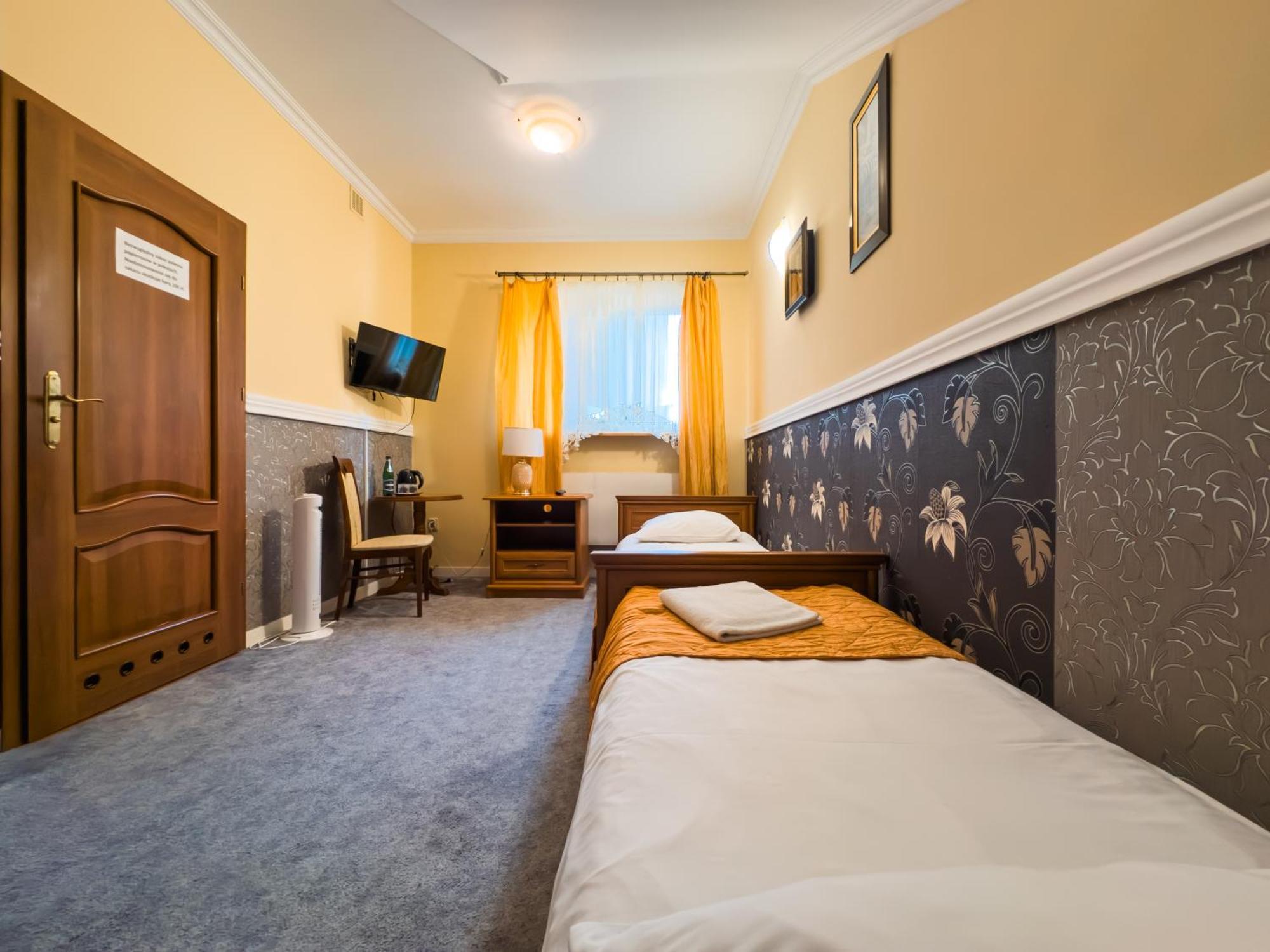 Hotel Palac Akropol Люблин Екстериор снимка
