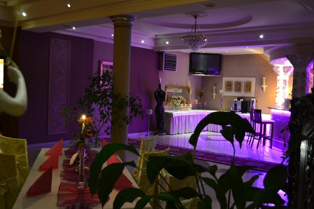 Hotel Palac Akropol Люблин Екстериор снимка