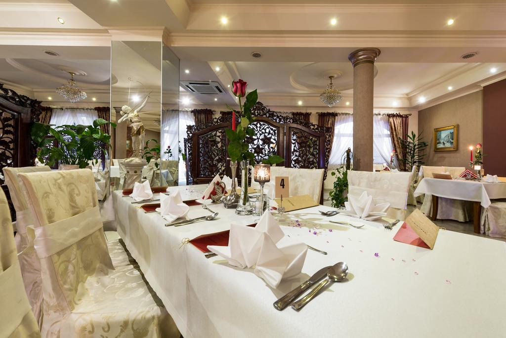 Hotel Palac Akropol Люблин Екстериор снимка